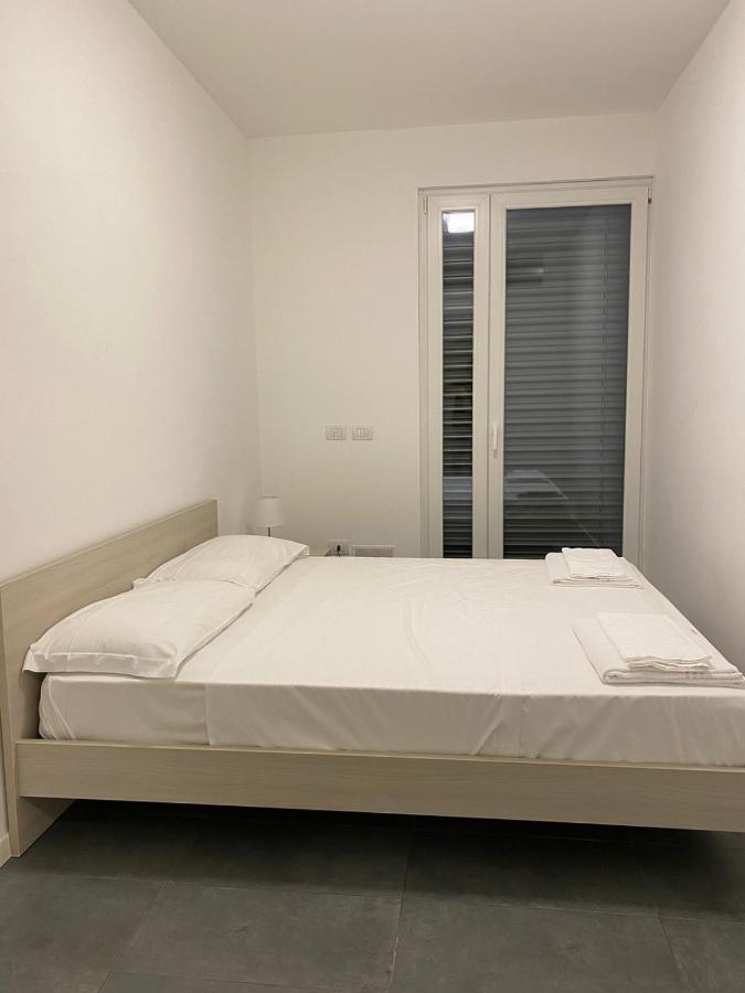 Musso Modern Apartments Lake View With Pool מראה חיצוני תמונה
