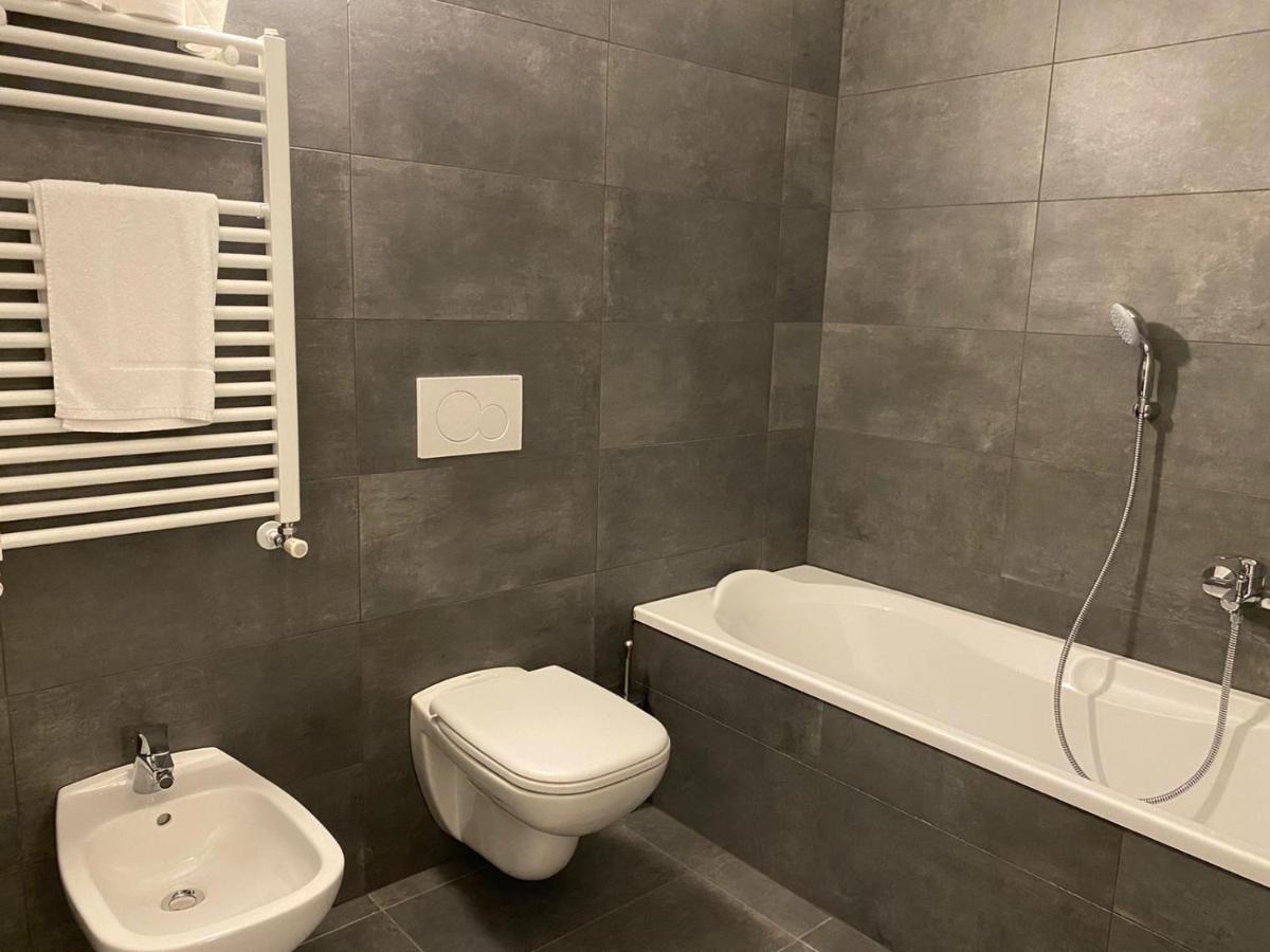 Musso Modern Apartments Lake View With Pool מראה חיצוני תמונה