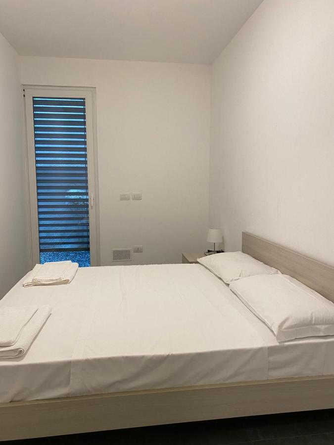 Musso Modern Apartments Lake View With Pool מראה חיצוני תמונה
