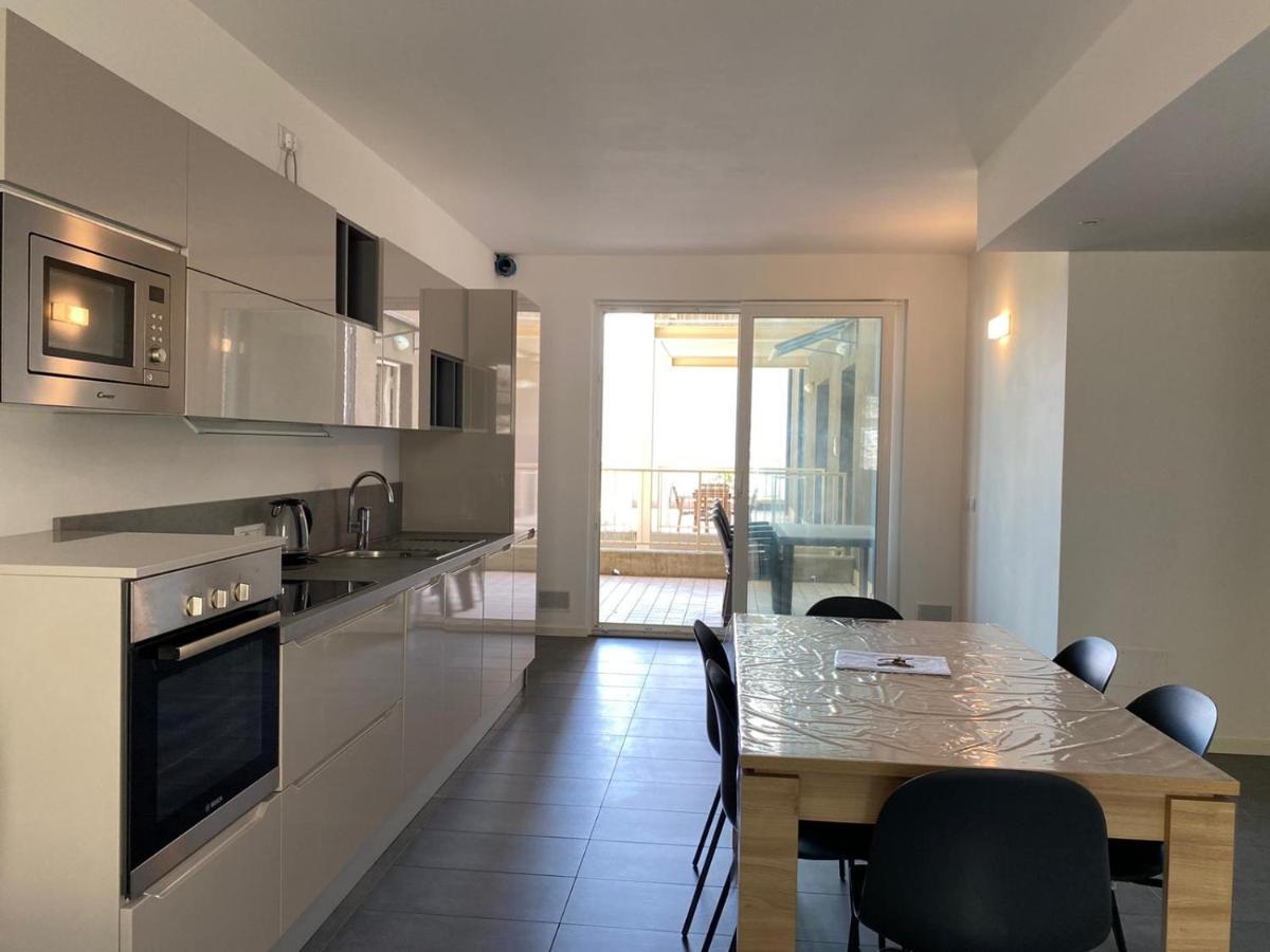Musso Modern Apartments Lake View With Pool מראה חיצוני תמונה